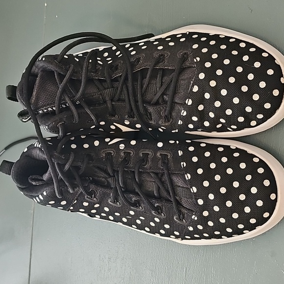 Nike Other - Black nike's HYPERF3SH Sneakers. Size 8.5. Black With White Dots. Very Good Used